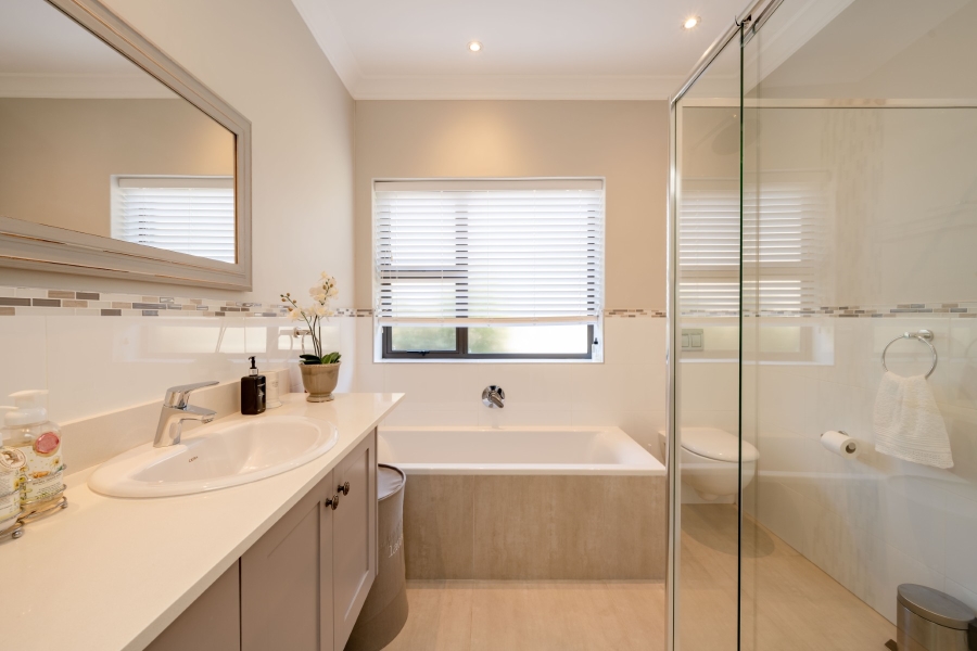 4 Bedroom Property for Sale in The Hill Western Cape